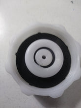 Cargar imagen en el visor de la galería, TAPÓN C/C RENAULT/ALPINE COLOR CELESTE