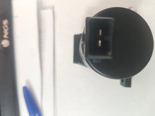 Cargar imagen en el visor de la galería, BOMBA LAVAPARABRISA UNIVERSAL  24V
