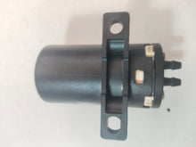 Cargar imagen en el visor de la galería, BOMBA LAVAPARABRISA UNIVERSAL  24V

