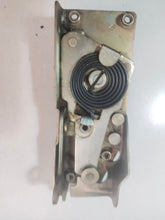Cargar imagen en el visor de la galería, CERRADURA PUERTA DERECHA MERCEDE (FURGON)
