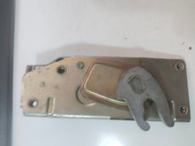 Cargar imagen en el visor de la galería, CERRADURA PUERTA DERECHA MERCEDE (FURGON)
