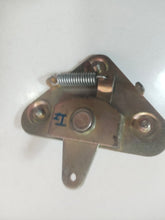 Cargar imagen en el visor de la galería, CERRADURA IZQUIERDA SEAT 600 E.L/850
