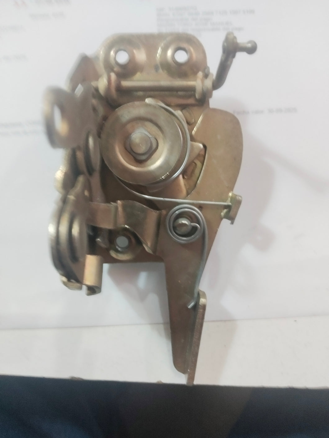 CERRADURA DELANTERA DERECHA PARA SEAT 850, NUEVO