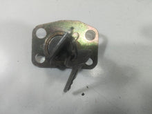 Cargar imagen en el visor de la galería, CERRADURA CAPO SEAT 127 ANTIGUO
