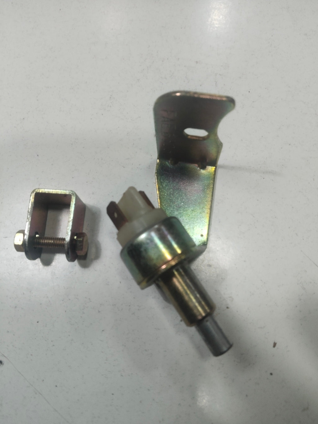 INTERRUPTOR M ARCHA ATRAS SEAT 124