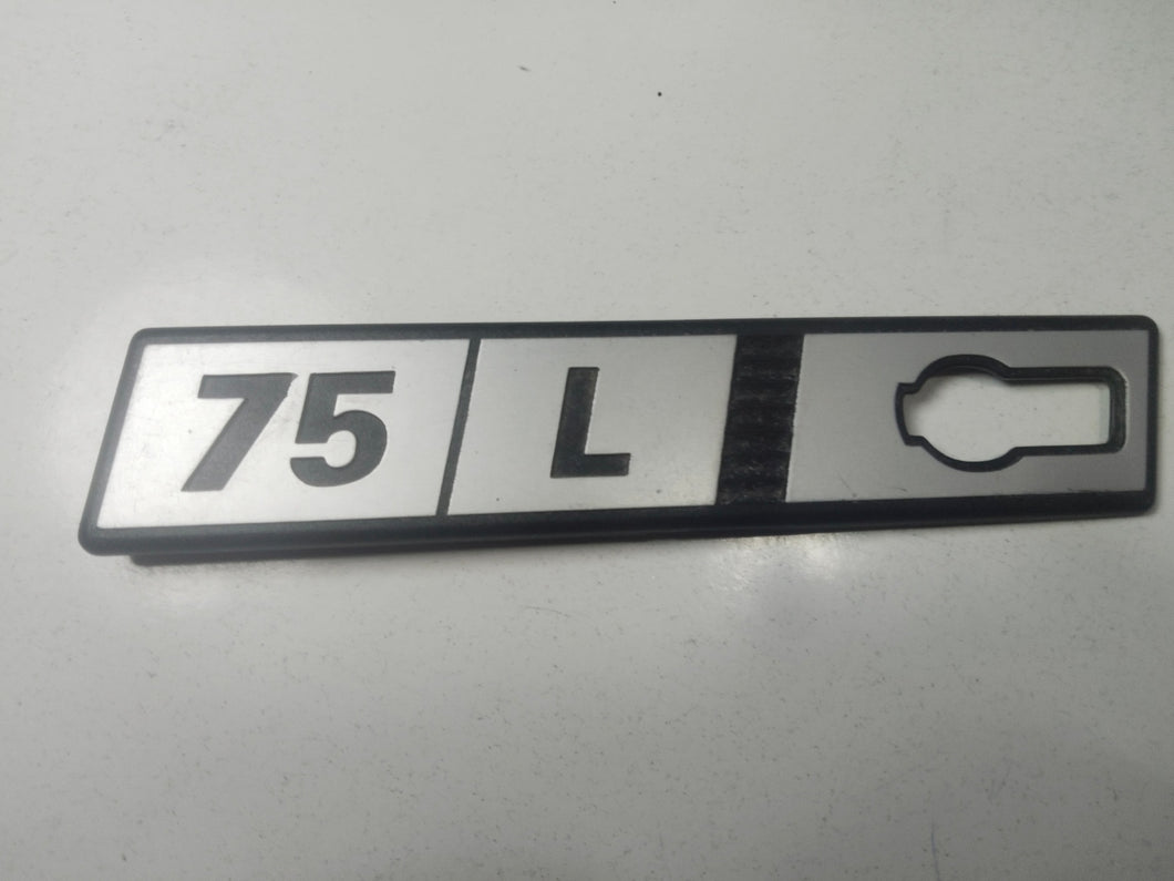 ANAGRAMA IZQUIERDO SEAT RITMO 75 L