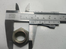 Cargar imagen en el visor de la galería, TUERCA MANGUETA SIMCA 1000
